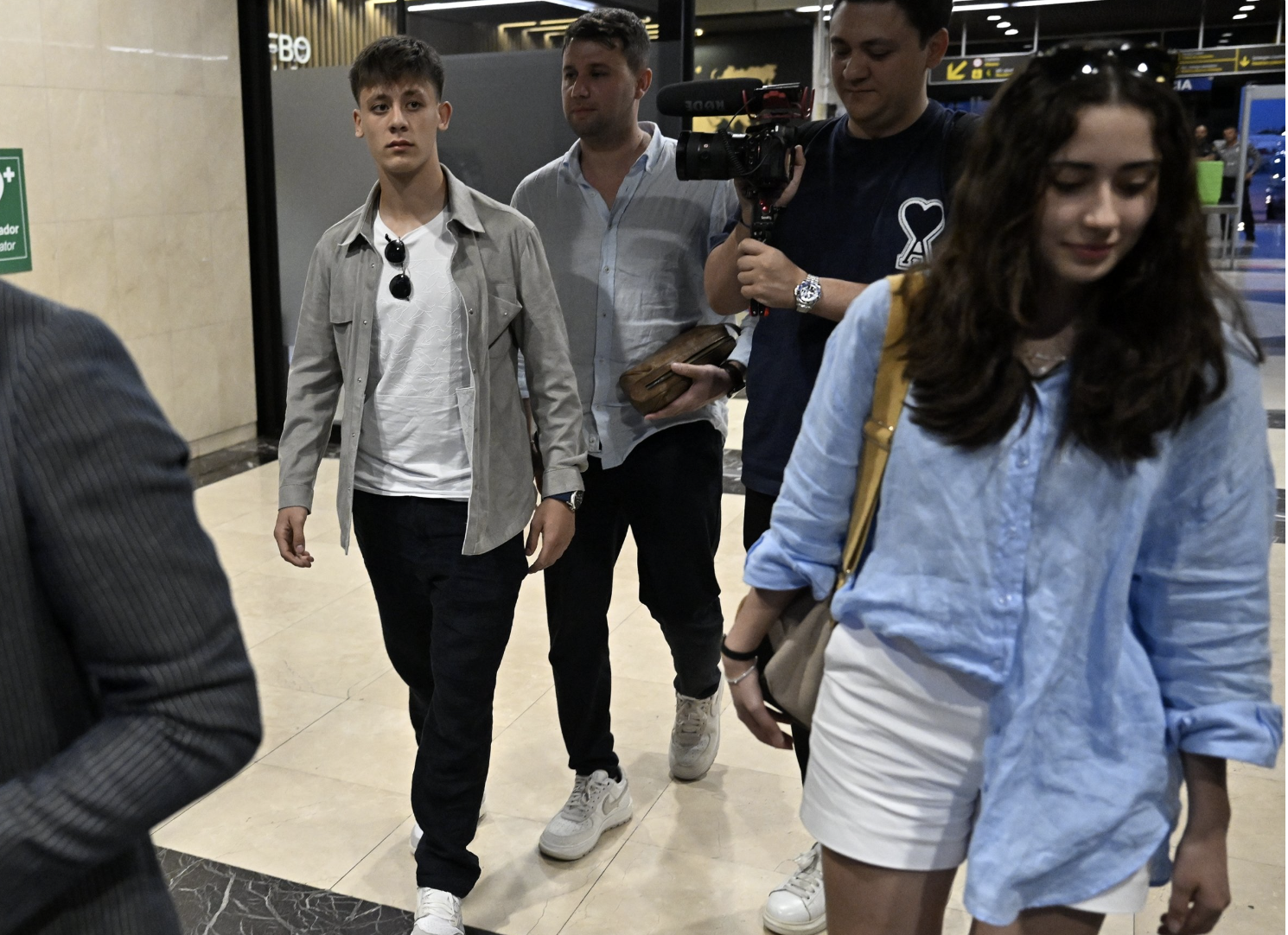 Lộ diện bạn gái xinh đẹp của thần đồng Thổ Nhĩ Kỳ 1