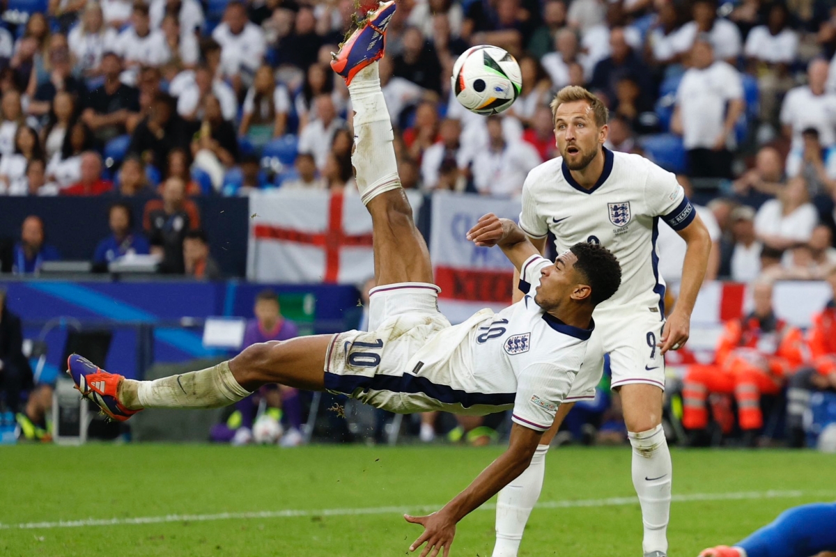 Jude Bellingham và nhiệm vụ thắp sáng BVB Stadion 2