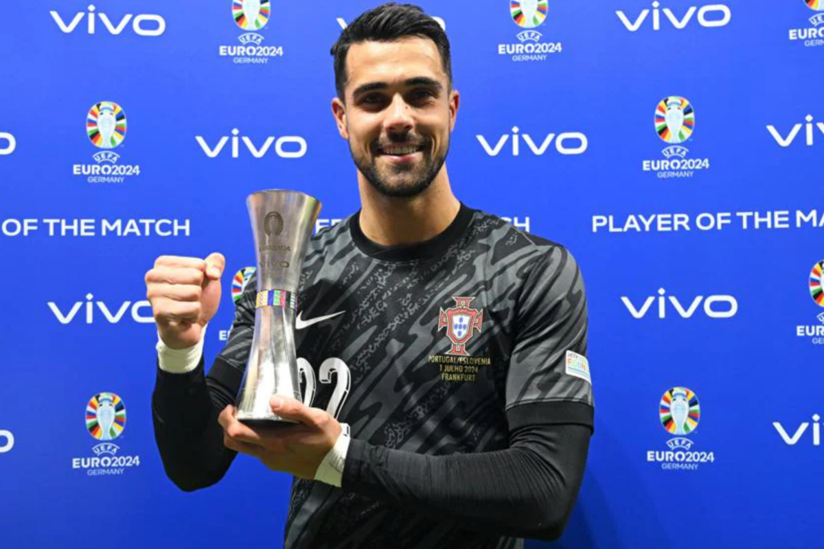 Diogo Costa nhan danh hieu Cau thu xuat sac nhat tran dau Bo dao Nha vs Slovenia