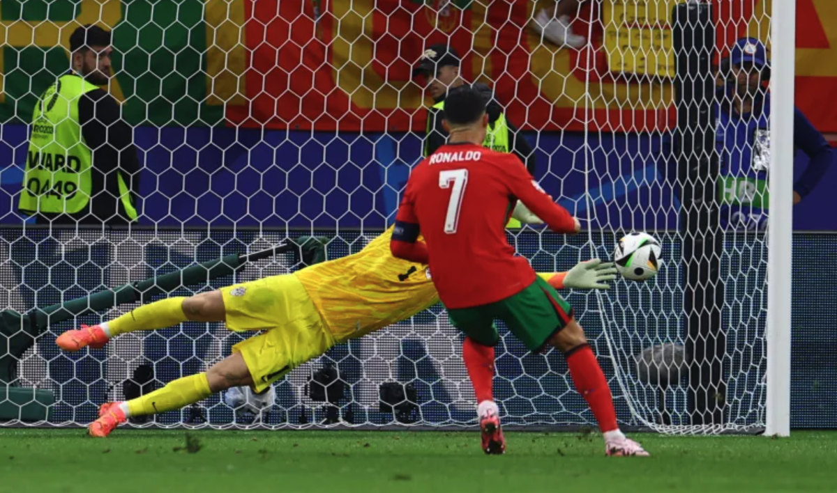 Bồ Đào Nha - Slovenia Chuyến tàu cảm xúc của Ronaldo 2