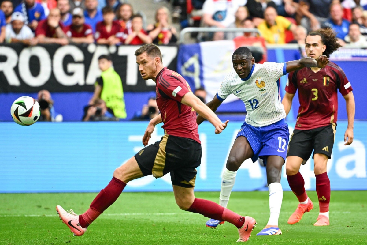 Jan Vertonghen phản lưới đem về bàn thắng và suất đi tiếp cho ĐT Pháp Jan Vertonghen phan luoi dem ve ban thang va suat di tiep cho dT Phap