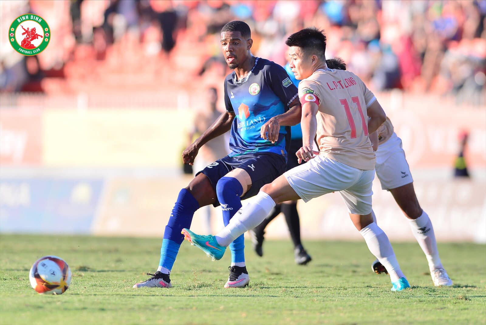 Alan Sebasao Alexandre se chuyen sang khoac ao CLB Cong An Ha Noi