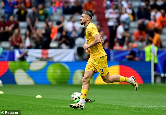 Radu Dragusin Vệt sáng le lói trong đêm buồn của Romania 3 Radu Dragusin Vệt sáng le lói trong đêm buồn của Romania 3