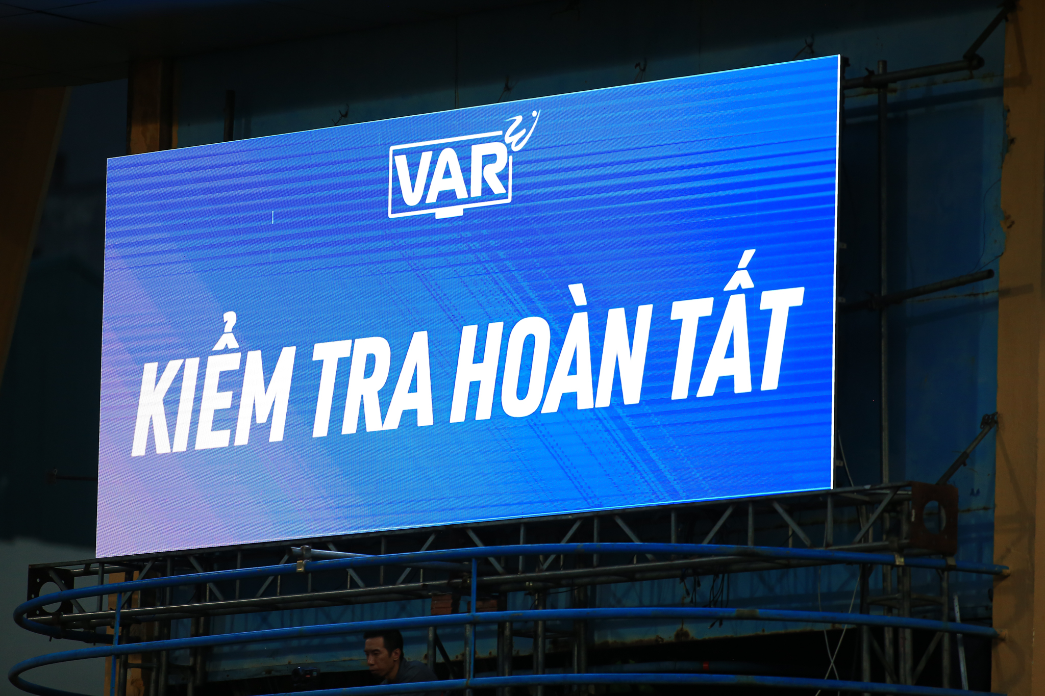 Tuấn Hải lỡ cơ hội ăn mừng sau tin vui gia hạn 4