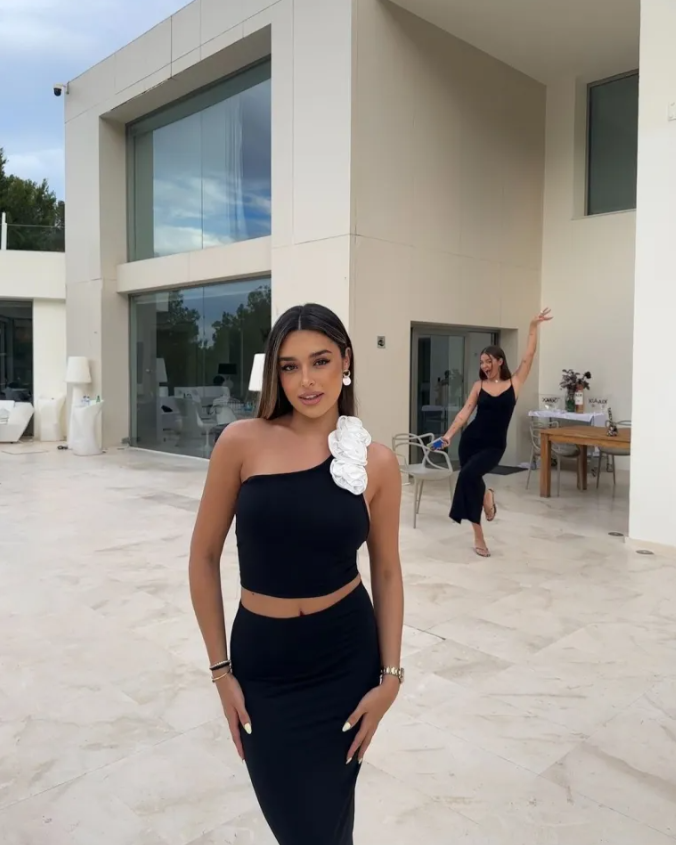 Bạn gái cũ của Sergio Reguilon khoe thân hình tuyệt đẹp 3