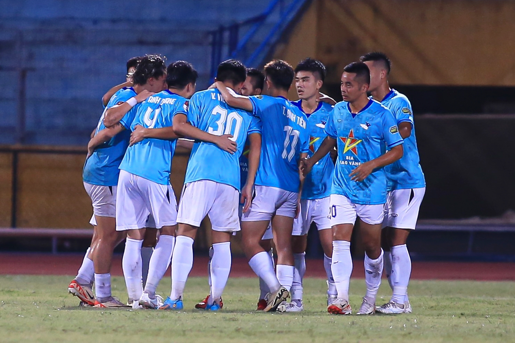 Trọng Hoàng chơi xuất thần, tạo ra bước ngoặt giúp Hà Tĩnh trụ lại VLeague 7 Trọng Hoàng chơi xuất thần, tạo ra bước ngoặt giúp Hà Tĩnh trụ lại VLeague 7