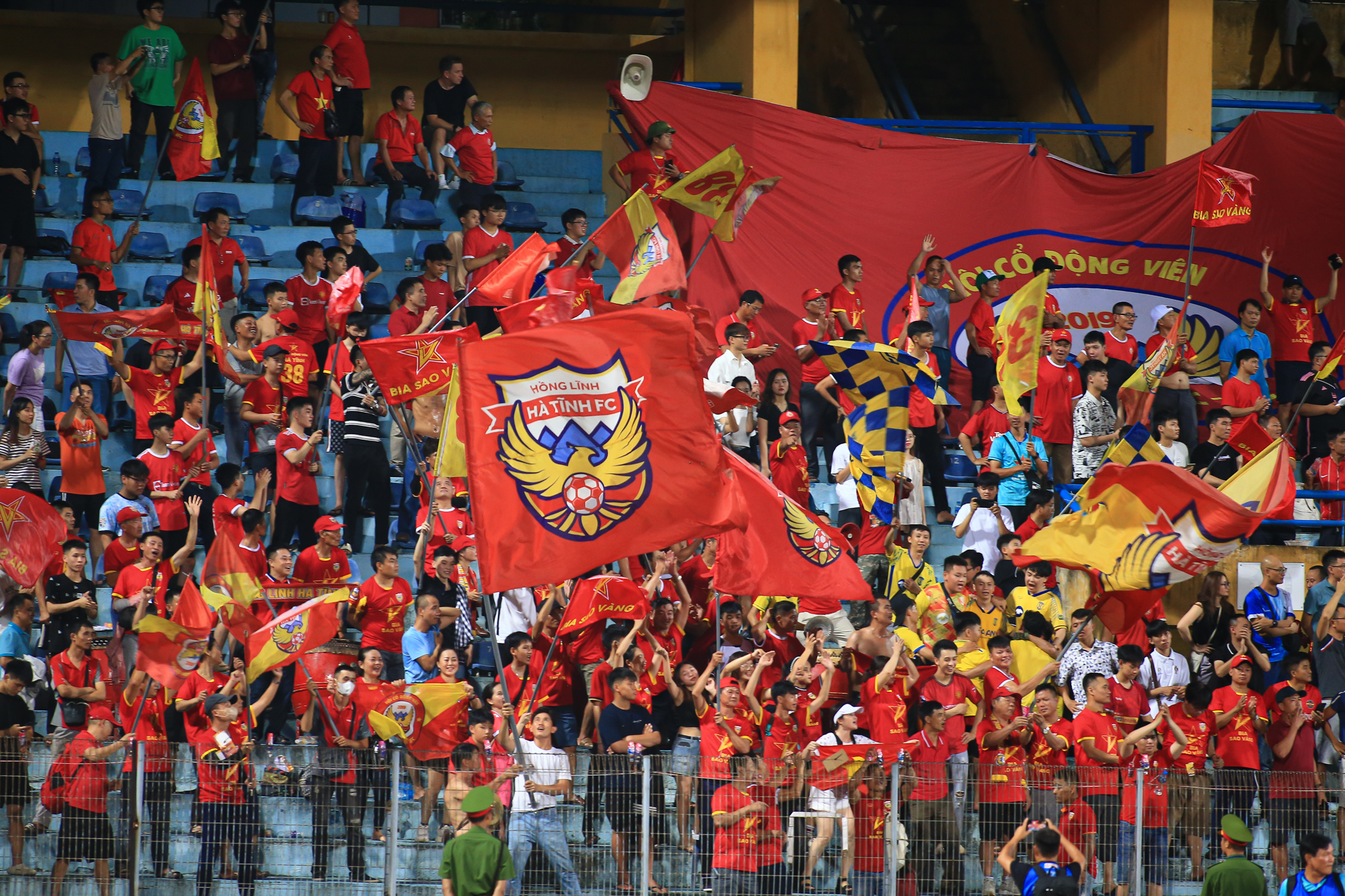Trọng Hoàng chơi xuất thần, tạo ra bước ngoặt giúp Hà Tĩnh trụ lại VLeague 8 Trọng Hoàng chơi xuất thần, tạo ra bước ngoặt giúp Hà Tĩnh trụ lại VLeague 8