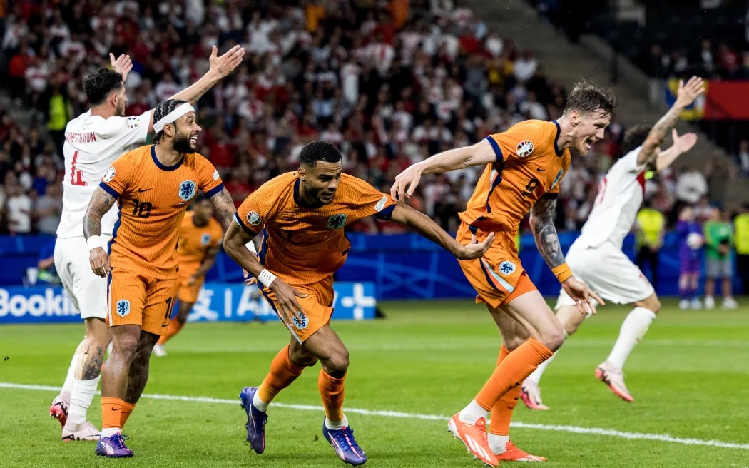 Hà Lan 2-1 Thổ Nhĩ Kỳ Cuộc chiến trên không và điểm nhấn thú vị từ bộ đôi Depay-Weghorst 4 Hà Lan 2-1 Thổ Nhĩ Kỳ Cuộc chiến trên không và điểm nhấn thú vị từ bộ đôi Depay-Weghorst 4