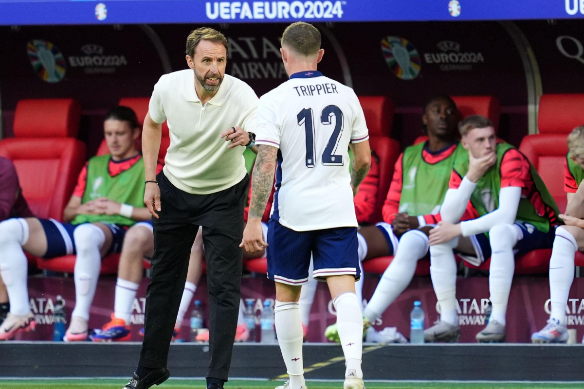 Pha đá phạt góc gây cười của tuyển Anh 2 Pha đá phạt góc gây cười của tuyển Anh 2