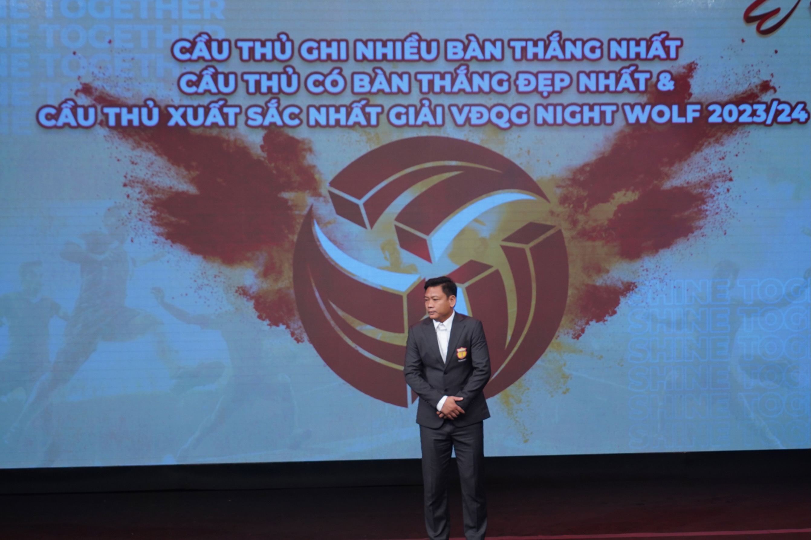 Rafaelson lập cú ăn ba trong lễ trao giải V-League Awards 2024 1