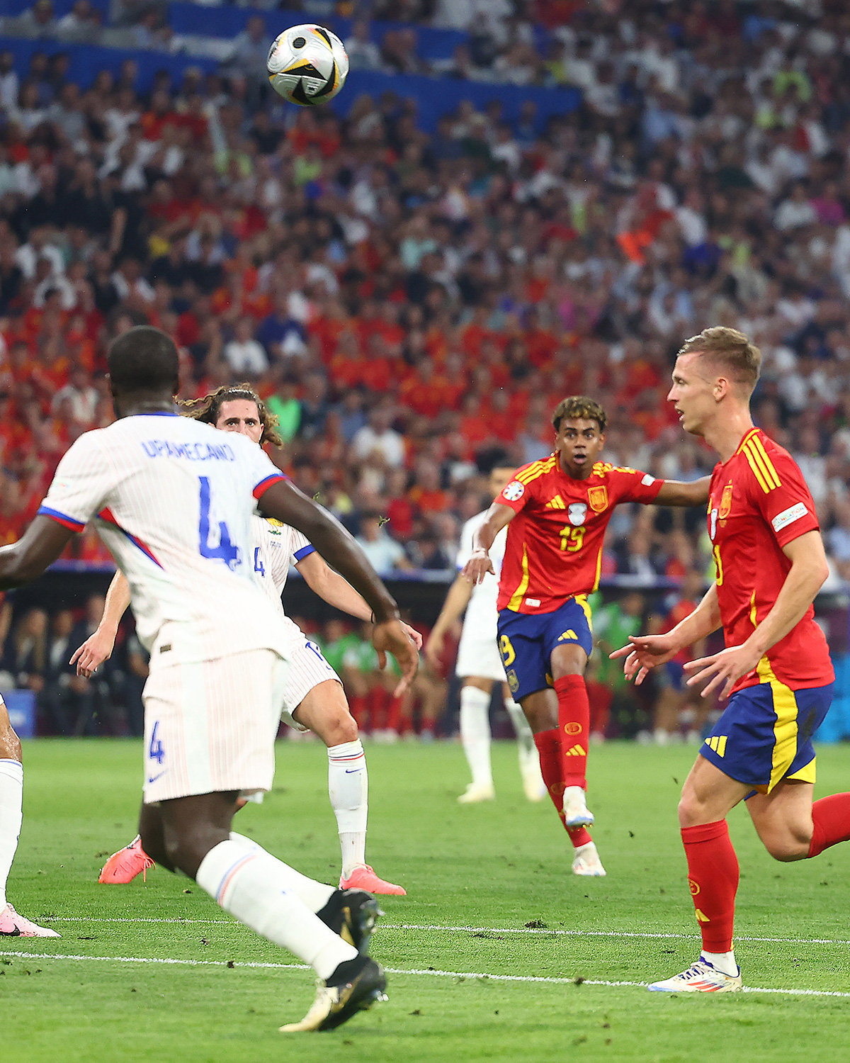 Lamine Yamal và sự khác biệt gợi nhớ những ngày bóng đá đẹp nhất 2