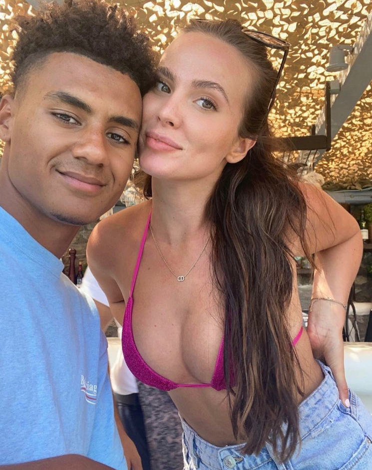 Nhan sắc nửa kia của Ollie Watkins 4