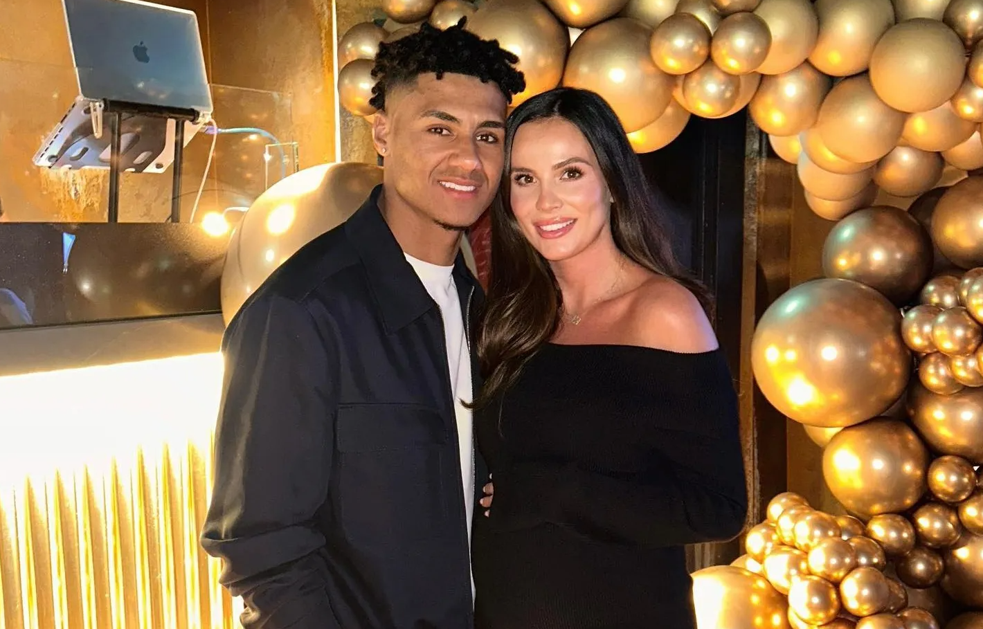 Nhan sắc nửa kia của Ollie Watkins 2