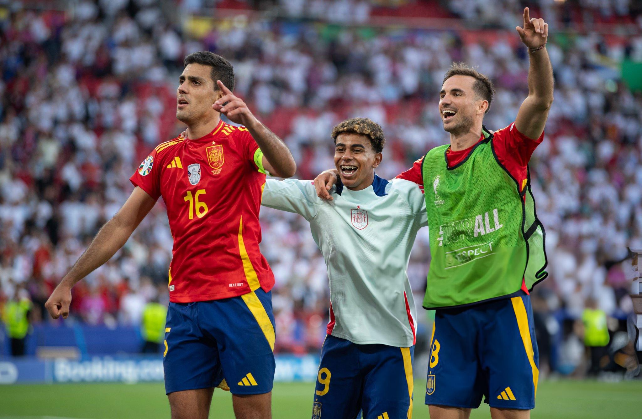 Lamine Yamal và sự khác biệt gợi nhớ những ngày bóng đá đẹp nhất 6