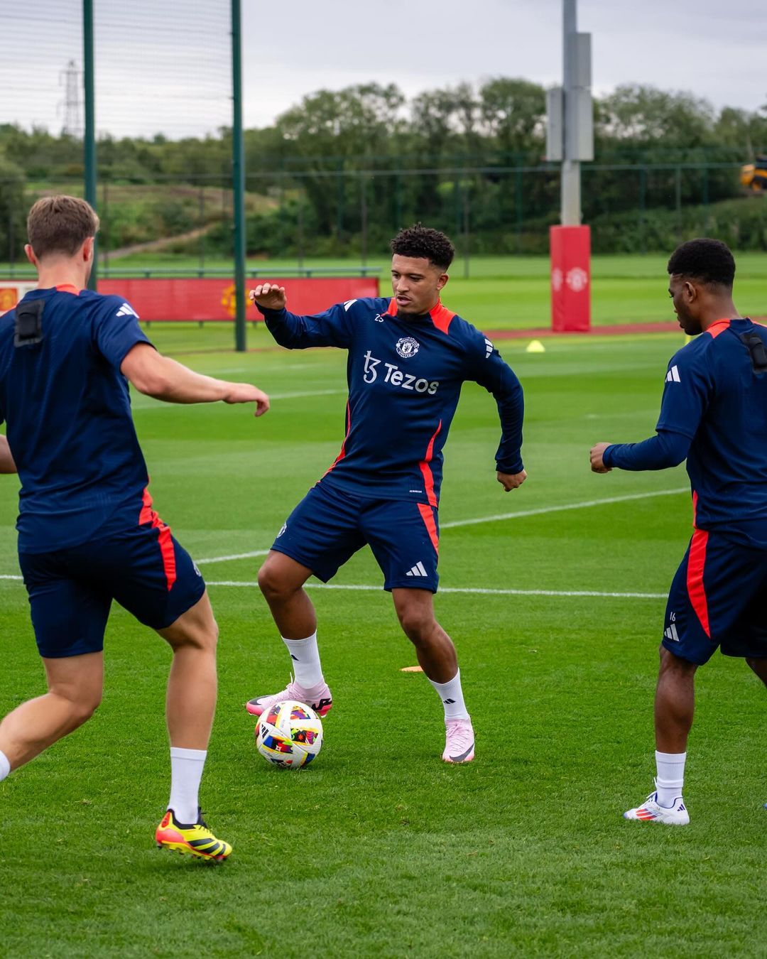 Ten Hag lần đầu tiếng sau khi tha thứ cho Sancho 1 Ten Hag lần đầu tiếng sau khi tha thứ cho Sancho 1