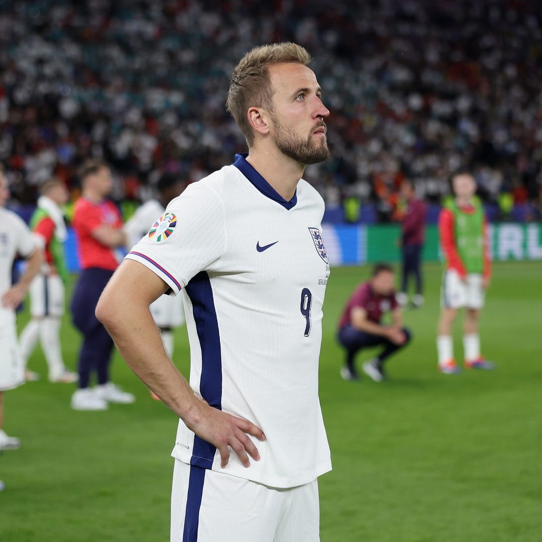 Harry Kane hứa sẽ trở lại mạnh mẽ cùng ĐT Anh 1 Harry Kane hứa sẽ trở lại mạnh mẽ cùng ĐT Anh 1