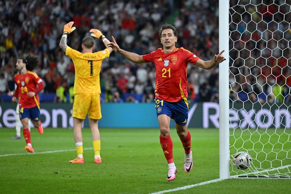 spain_v_england_final_-_uefa_eur (4) spain_v_england_final_-_uefa_eur (4)