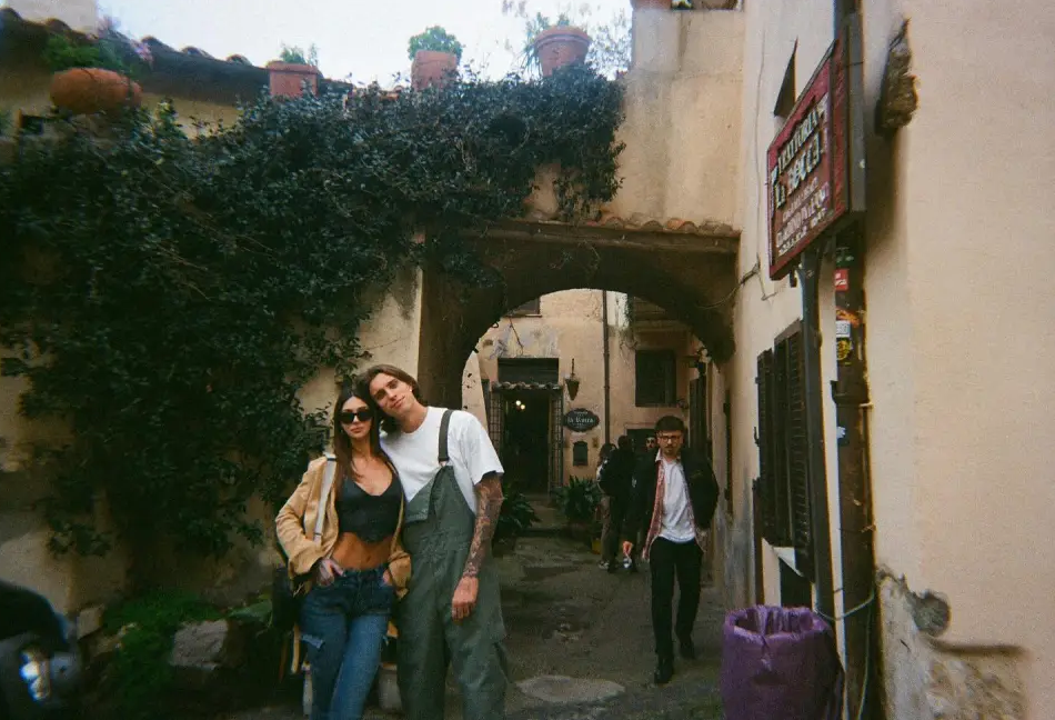 Mê mẩn với nhan sắc bạn gái Riccardo Calafiori 5