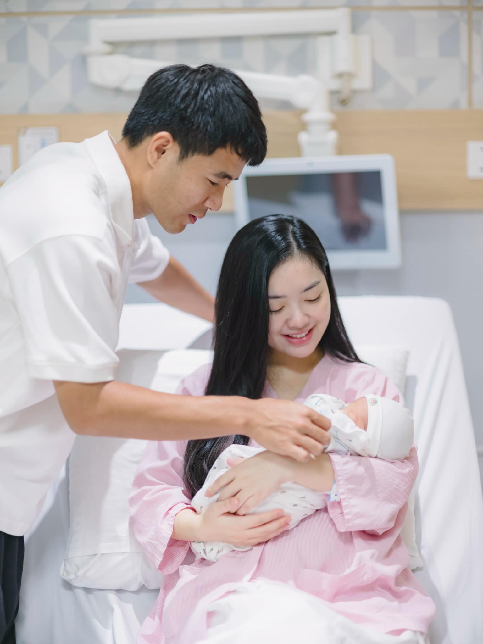 Sau Quang Hải, Hà Đức Chinh gia nhập hội ông bố bỉm sữa 1 Sau Quang Hải, Hà Đức Chinh gia nhập hội ông bố bỉm sữa 1