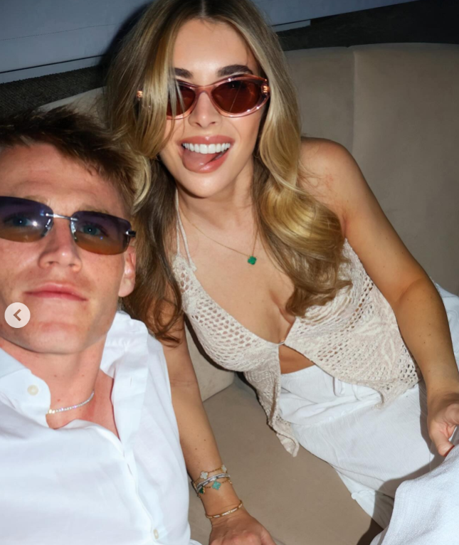 Bạn gái của Scott McTominay khoe thân hình tuyệt đẹp 2