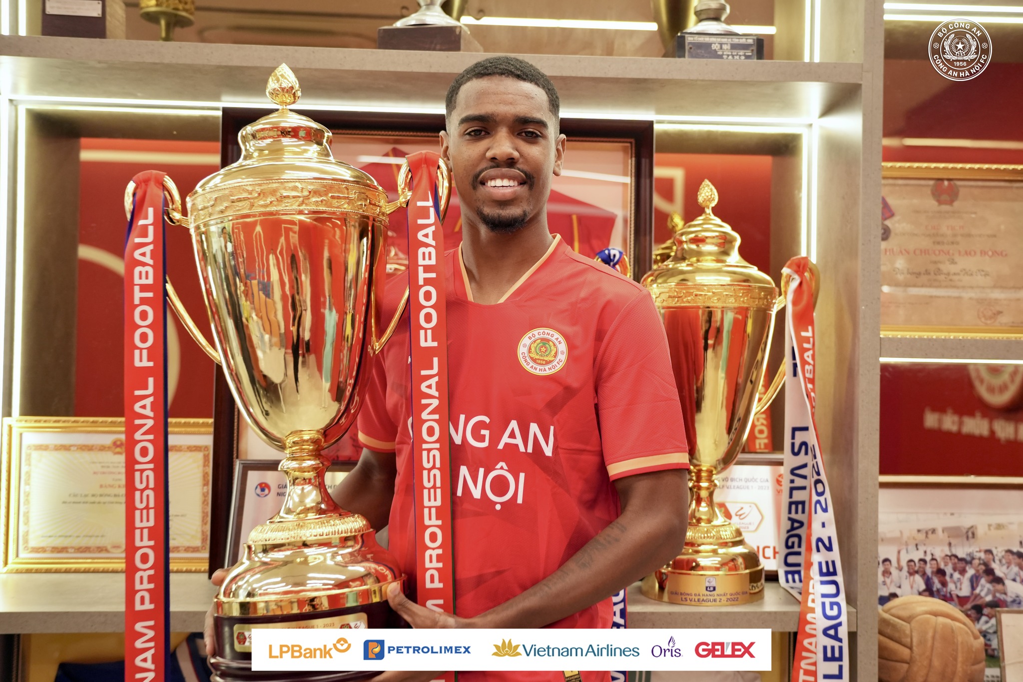 Sau Quang Hải, Công an Hà Nội công bố tân binh khủng 1