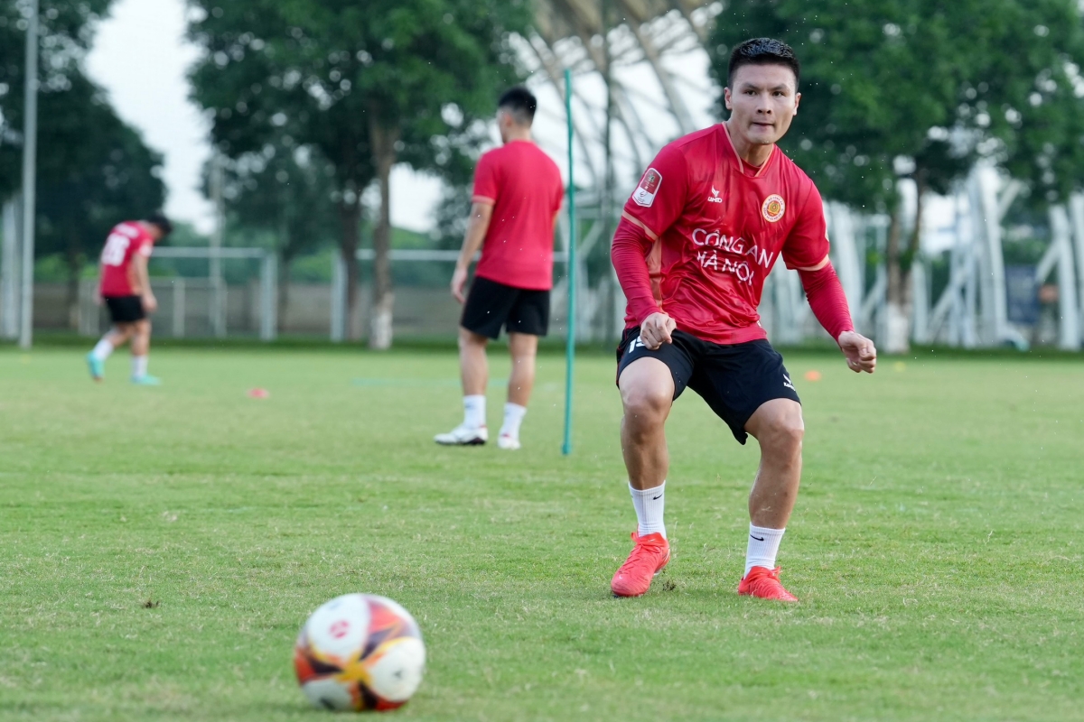 CLB CAHN hội quân CLB CAHN hoi quan