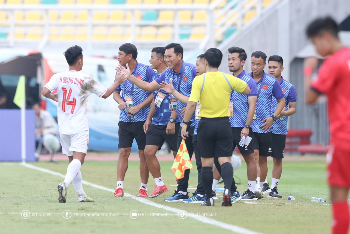 ĐT U19 Việt Nam của HLV Hứa Hiền Vinh khép lại hành trình U19 Đông Nam Á dT U19 Viet Nam cua HLV Hua Hien Vinh khep lai hanh trinh U19 dong Nam a