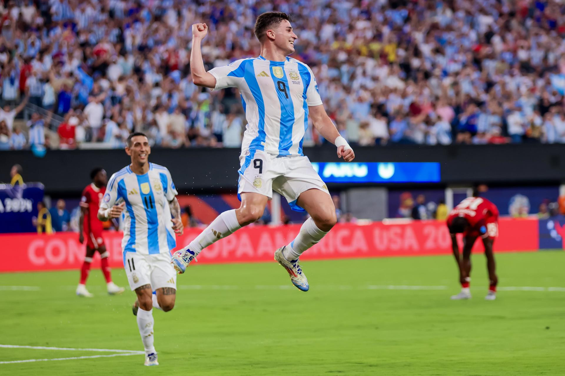 Julian Alvarez và cái duyên đoạt cúp 1