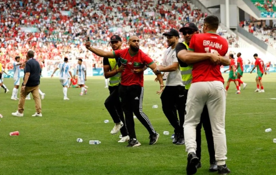 Phản ứng đầy bất ngờ của Messi trước sự cố tại Olympic 2024 1 Phản ứng đầy bất ngờ của Messi trước sự cố tại Olympic 2024 1