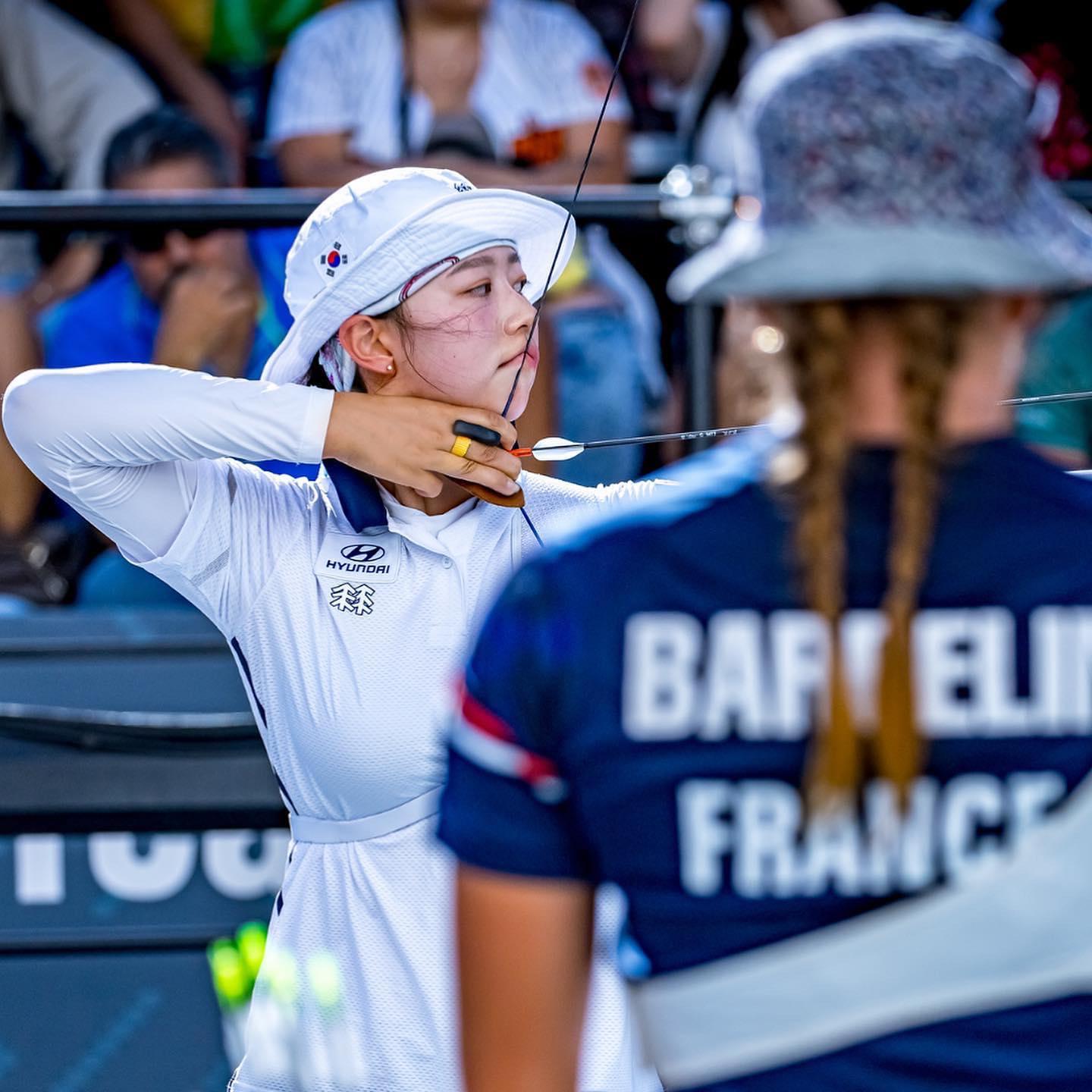 Thần thái ngút ngàn của VĐV Hàn Quốc vừa phá kỷ lục bắn cung thế giới 1