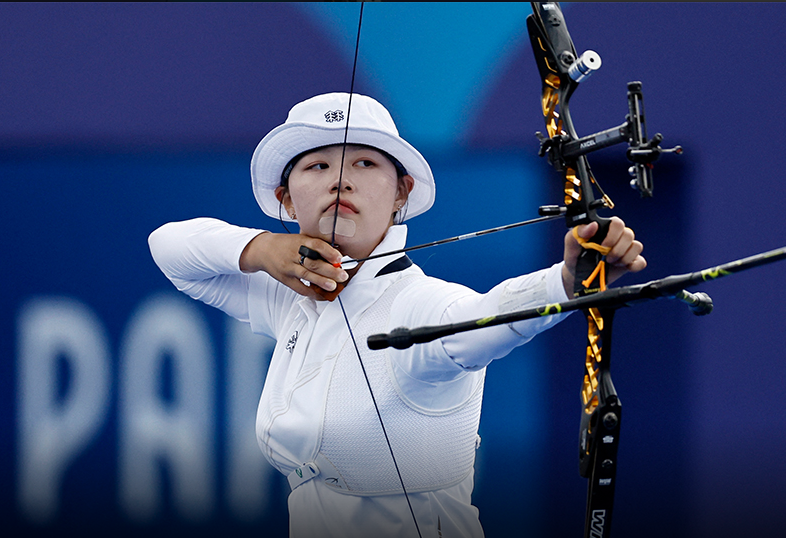 Thần thái ngút ngàn của VĐV Hàn Quốc vừa phá kỷ lục bắn cung thế giới 3