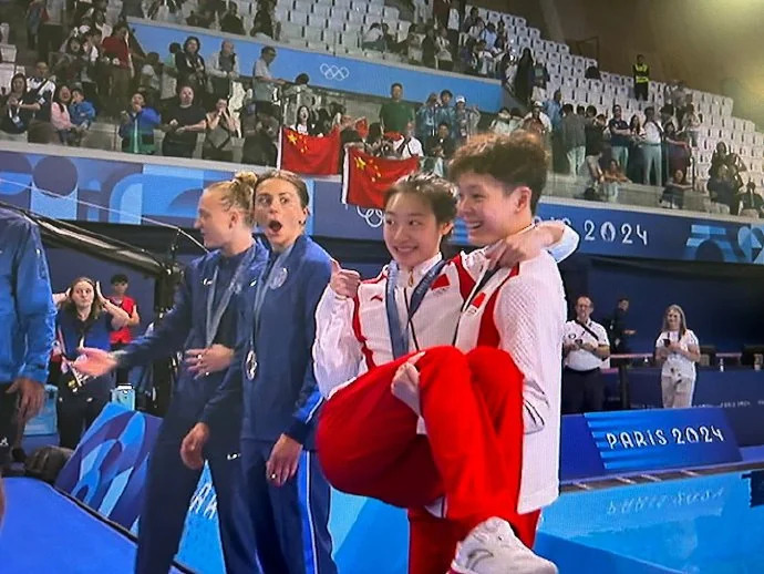 Khoảnh khắc ăn mừng đáng yêu nhất Olympic 2