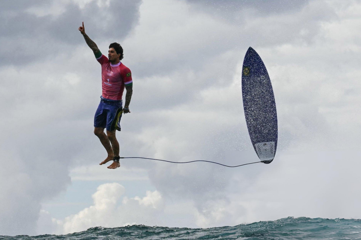 Gabriel Medina proposes Olympic song 2024