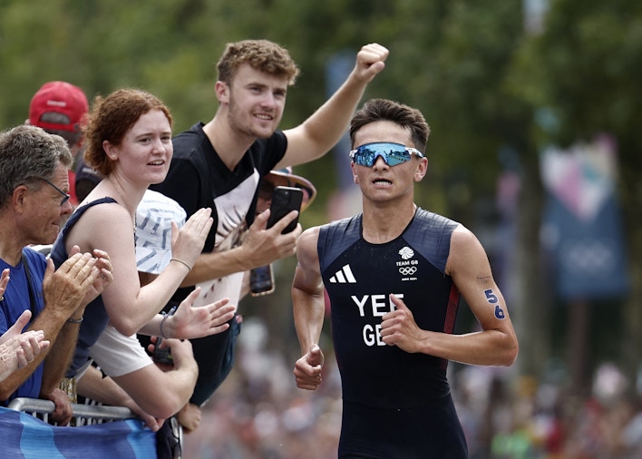 Pha nước rút thần tốc giúp VĐV người Anh vô địch Triathlon 3