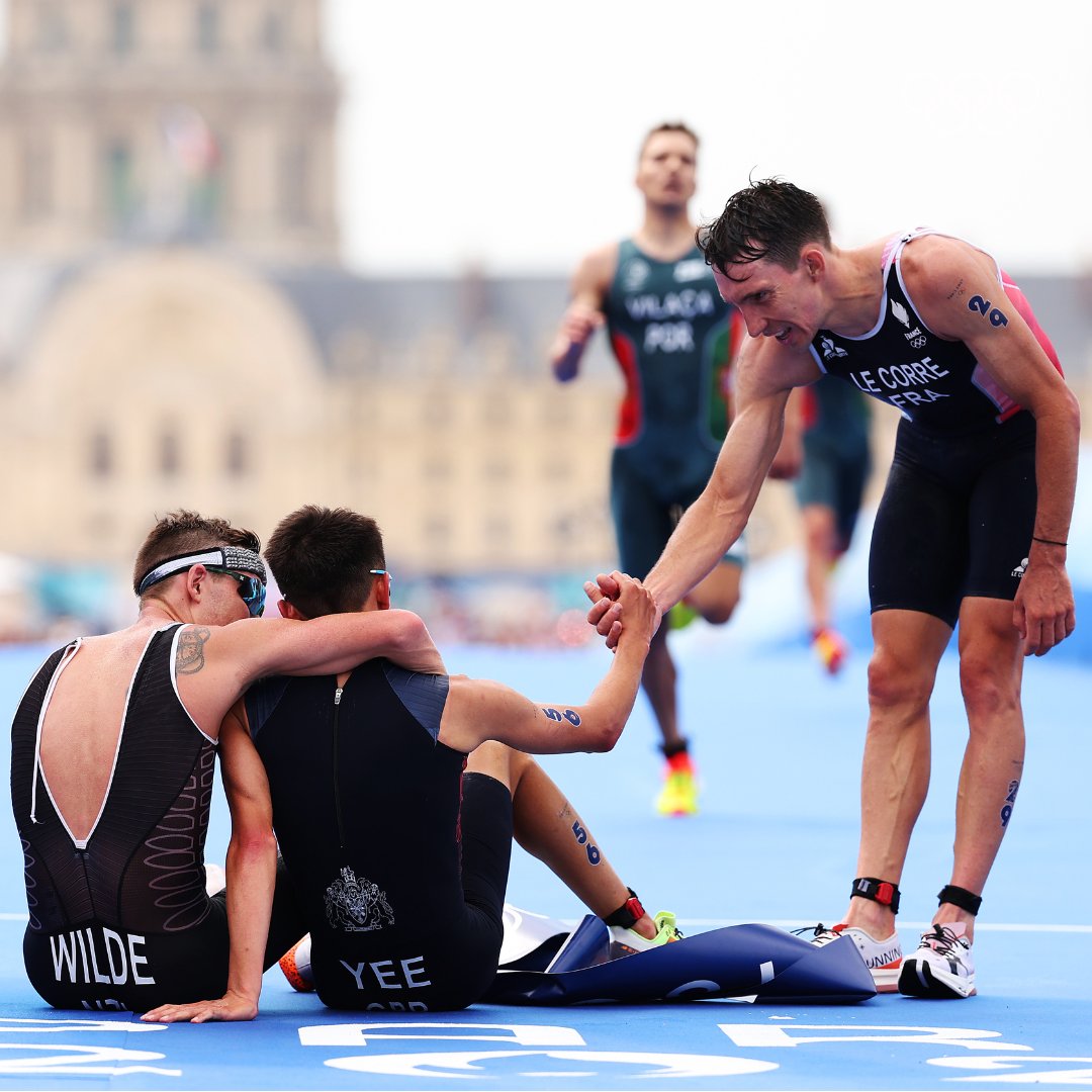 Pha nước rút thần tốc giúp VĐV người Anh vô địch Triathlon 6