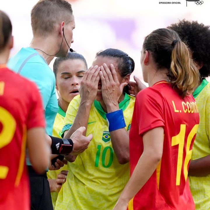 Huyền thoại bóng đá nữ Marta khóc đỏ hết mắt sau pha vào bóng kinh hoàng 4