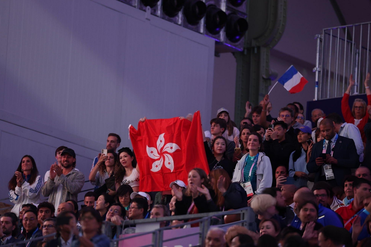 Nữ hoàng đấu kiếm Hong Kong được NHM quây kín ở sân bay, tiết lộ kế hoạch tiêu tiền thưởng 6