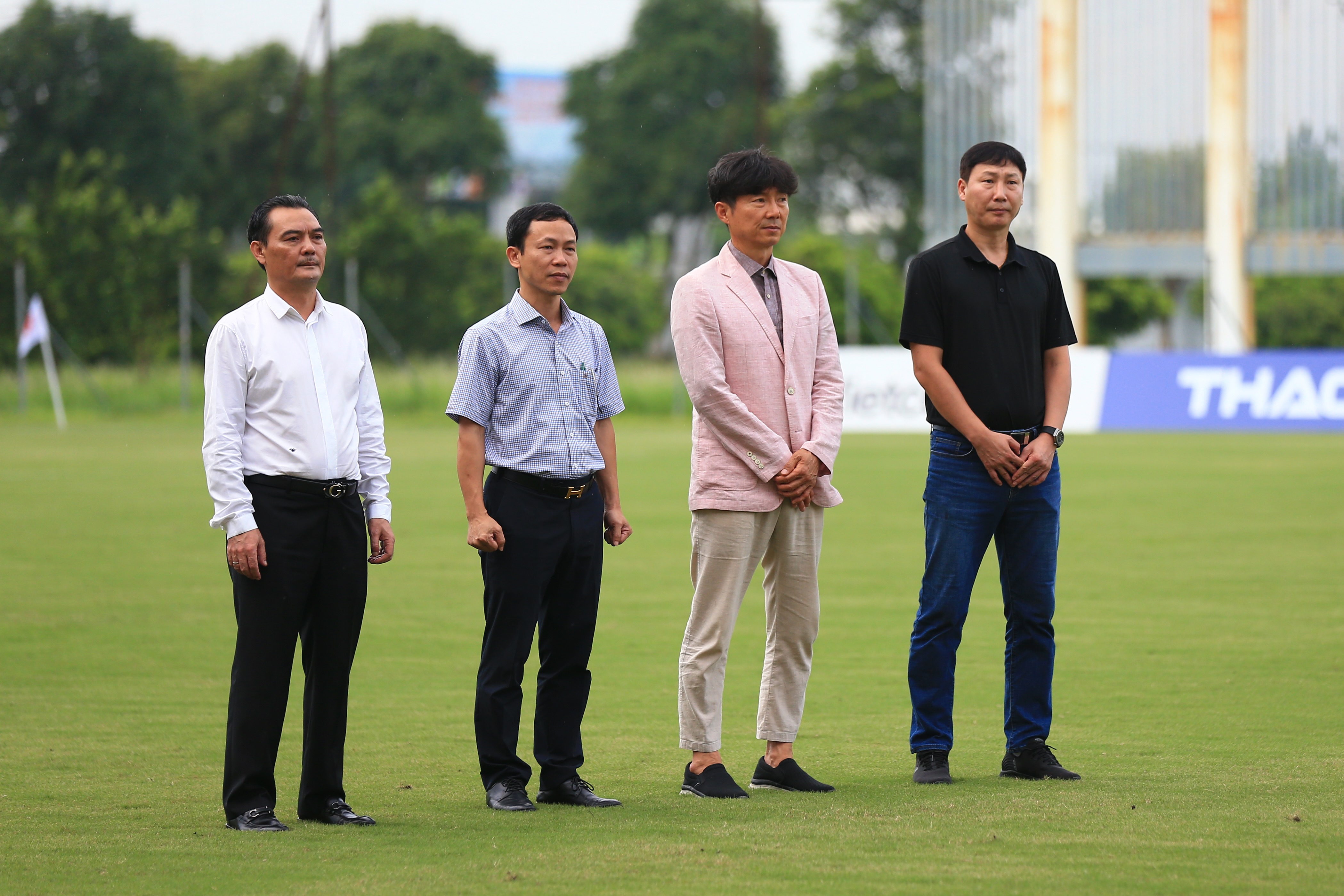 HLV Kim Sang Sik dự khán lễ khai mạc giải U21 Quốc gia 2024 1