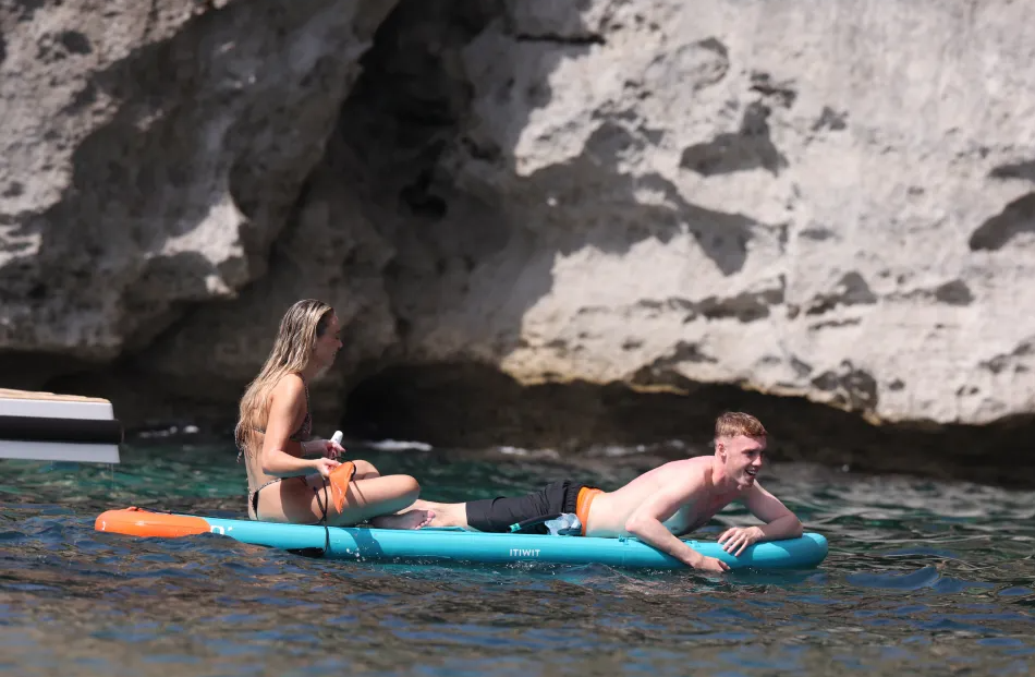 Cole Palmer thư giãn bên người đẹp bí ẩn 4