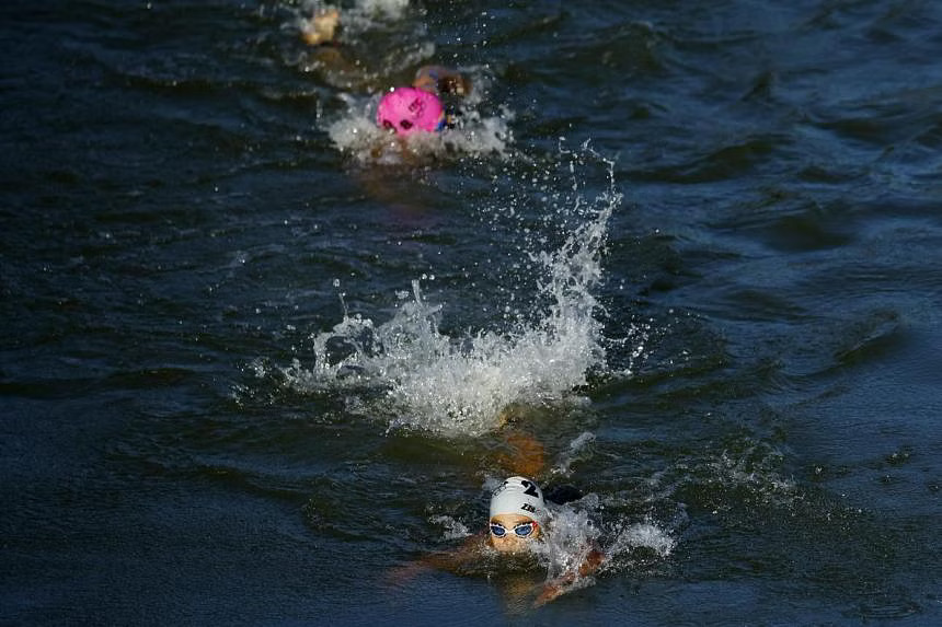 Buổi tập trước ngày thi đấu môn bơi marathon trên sông Seine bị huỷ bỏ Buoi tap truoc ngay thi dau mon boi marathon tren song Seine bi huy bo
