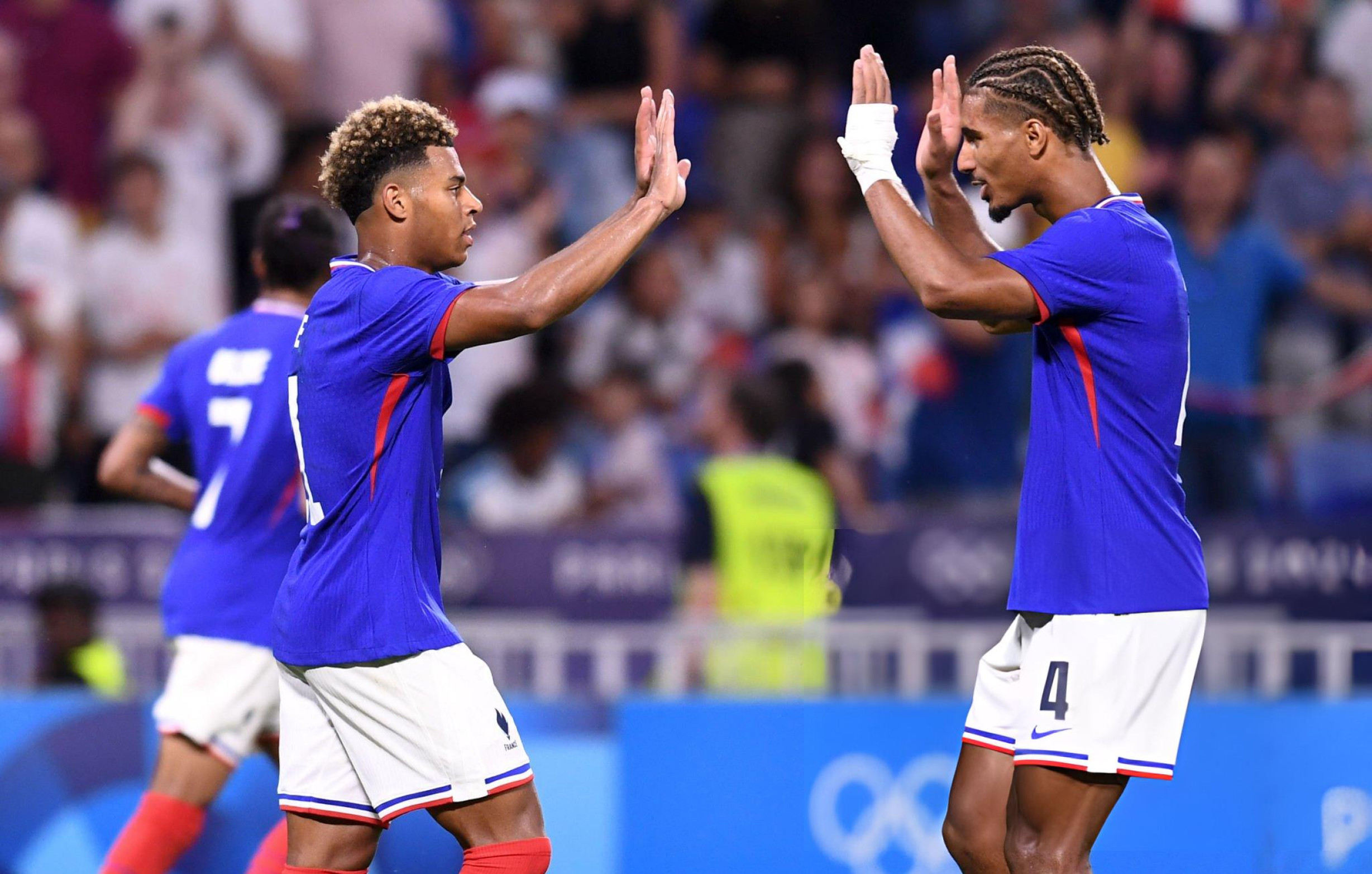 Loic Bade Hòn đá tảng của U23 Pháp 1