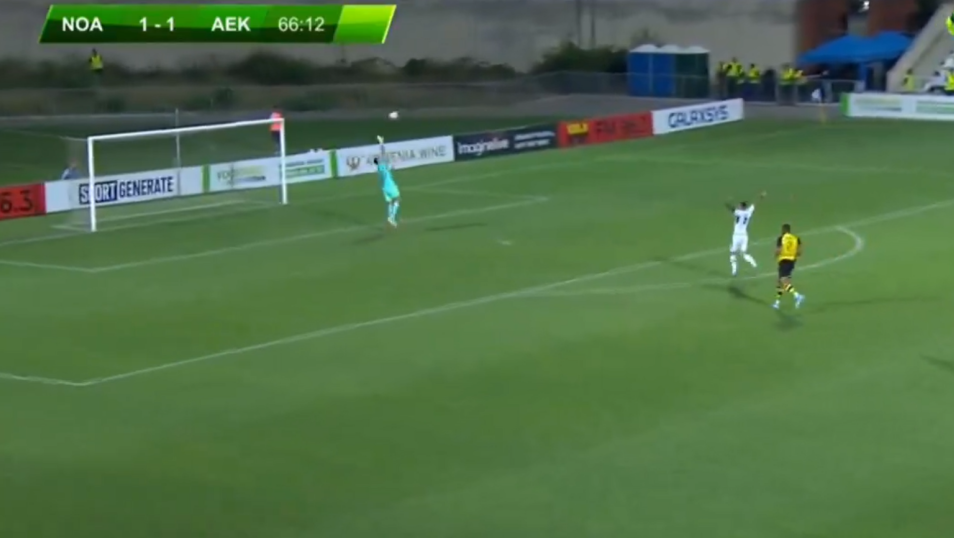 Cựu thủ môn Ngoại hạng Anh để thủng lưới theo cách khó tin 2 Cựu thủ môn Ngoại hạng Anh để thủng lưới theo cách khó tin 2