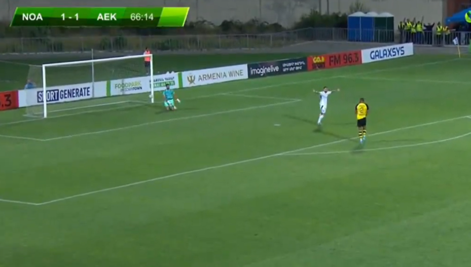 Cựu thủ môn Ngoại hạng Anh để thủng lưới theo cách khó tin 3 Cựu thủ môn Ngoại hạng Anh để thủng lưới theo cách khó tin 3