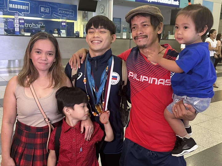 Yulo chi trich me an chan tien thuong