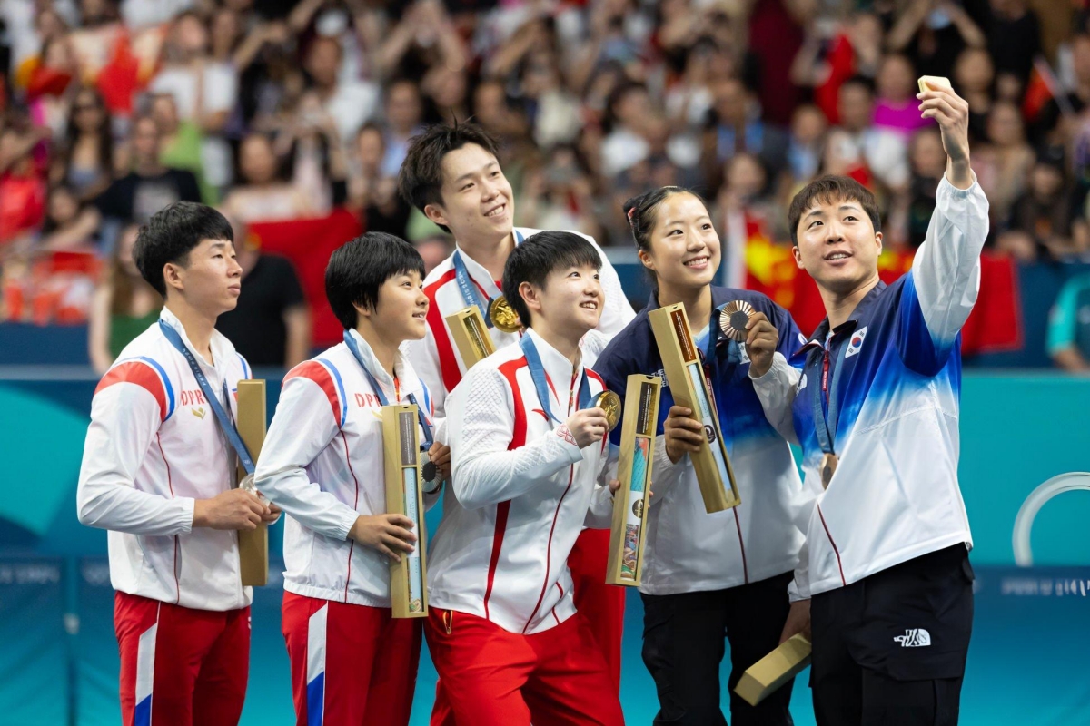 Cac VdV Olympic selfie bang chiec dien thoai Samsung cua nha tai tro