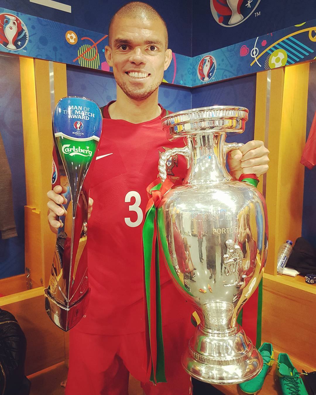 Pepe giải nghệ Giọt nước mắt cuối cùng của người đứng giữa lằn ranh thiên thần và ác quỷ 1