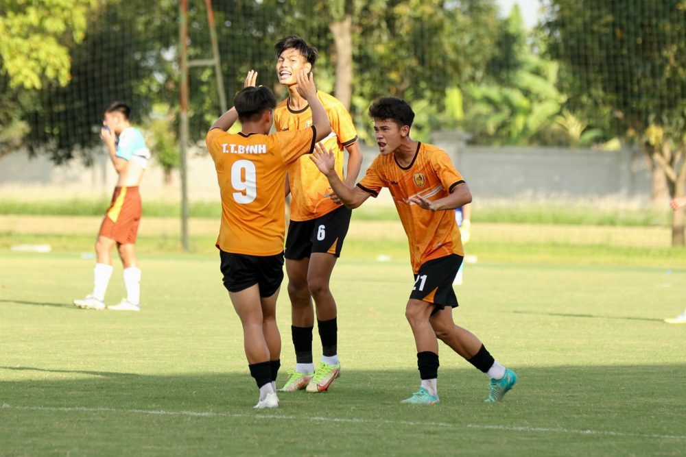 Cầu thủ U21 HAGL ăn mừng chiến thắng Cau thu U21 HAGL an mung chien thang