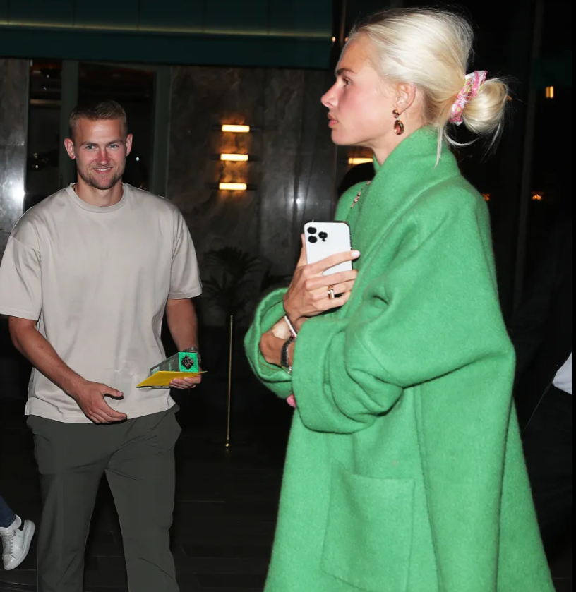 Hình ảnh mới nhất của De Ligt và Mazraoui tại Manchester 3 Hình ảnh mới nhất của De Ligt và Mazraoui tại Manchester 3