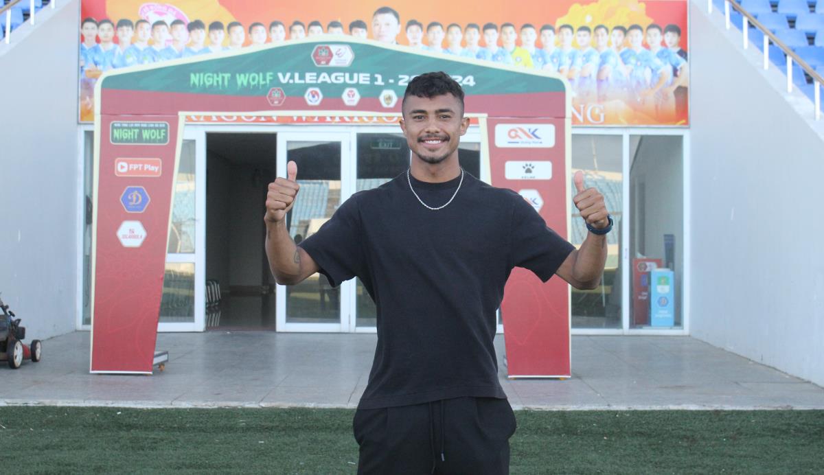 Tiền vệ Werick Caetano Oliveira xuất hiện tại SVĐ Hòa Xuân trong chiều 10-8 Tien ve Werick Caetano Oliveira xuat hien tai SVd Hoa Xuan trong chieu 10-8