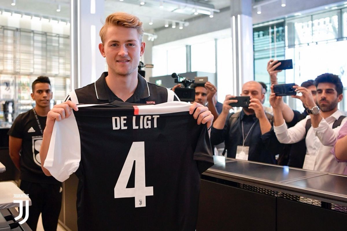 Matthijs De Ligt Hành trình tiến hóa ngược của Cậu bé vàng 2018 2